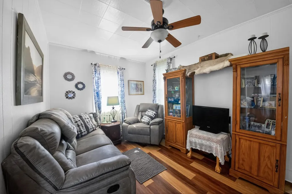 212 Main St, E Waverly TN 37185