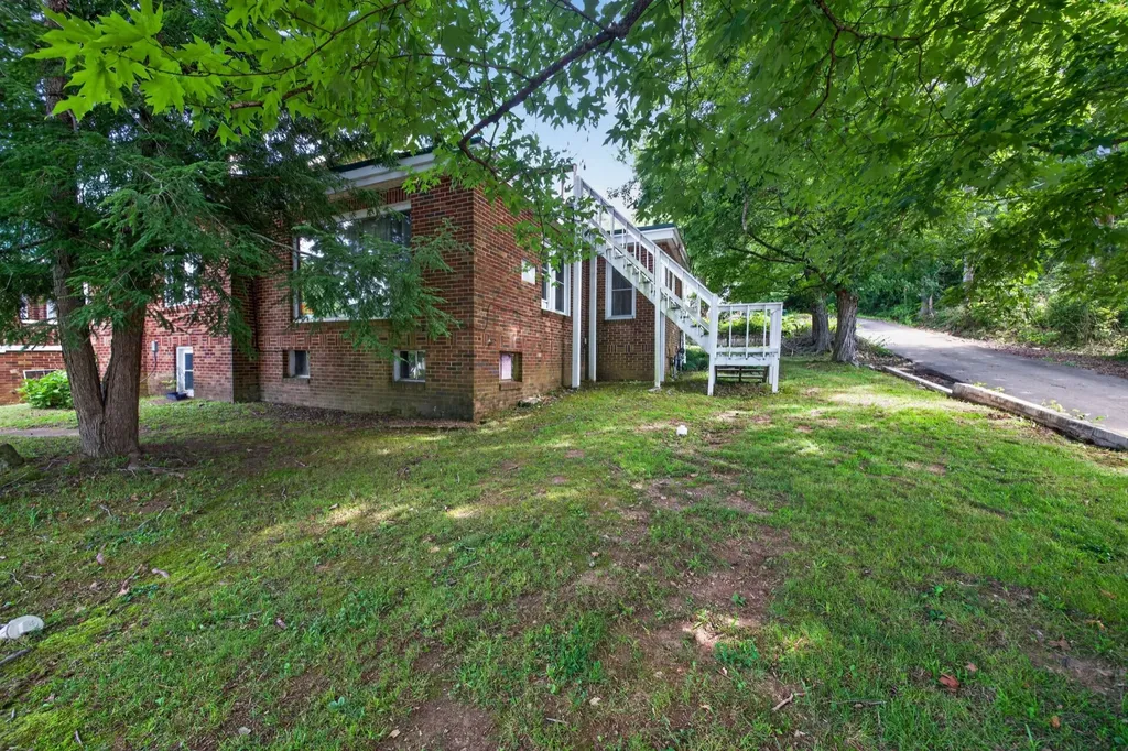 212 Main St, E Waverly TN 37185