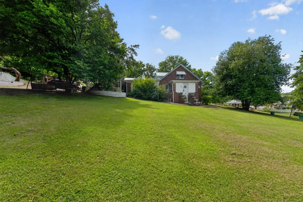 212 Main St, E Waverly TN 37185