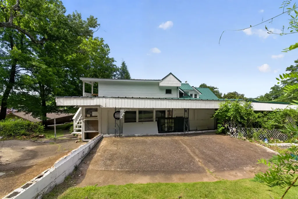 212 Main St, E Waverly TN 37185