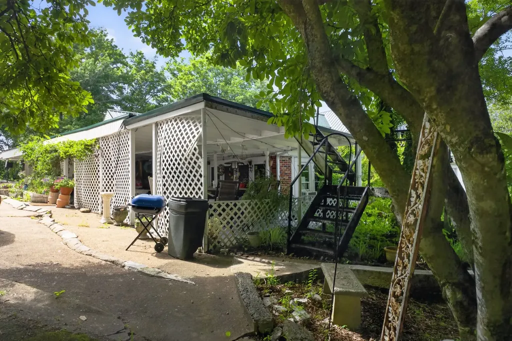 212 Main St, E Waverly TN 37185