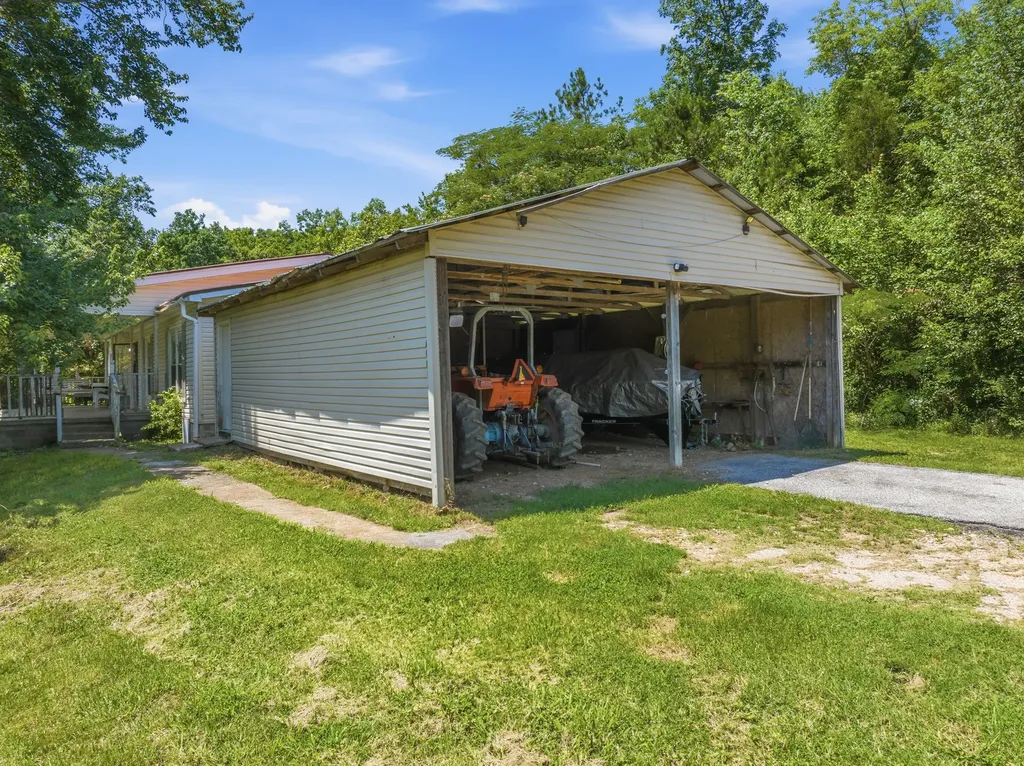 14318 Highway 438, W Linden TN 37096
