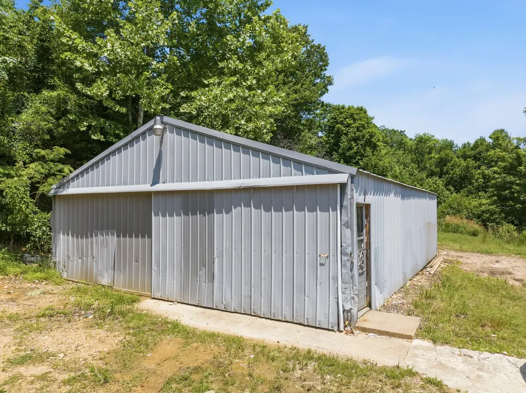 14318 Highway 438, W Linden TN 37096
