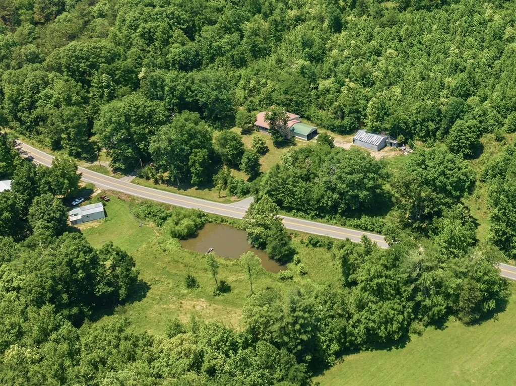 14318 Highway 438, W Linden TN 37096