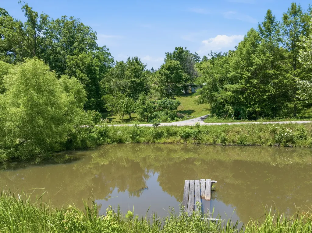 14318 Highway 438, W Linden TN 37096