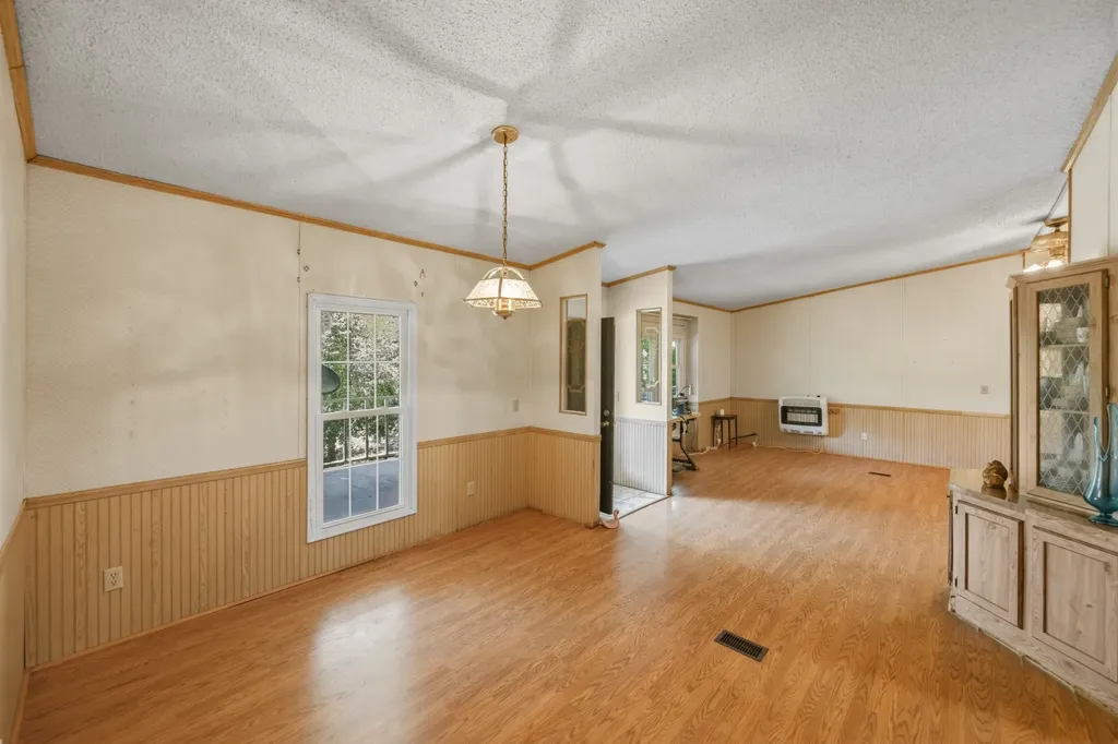 14318 Highway 438, W Linden TN 37096