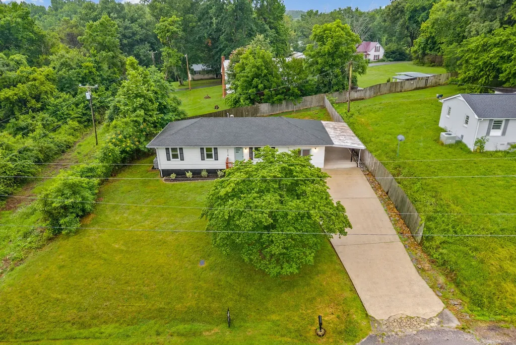 216 Mcintosh Avenue Cumberland City TN 37050