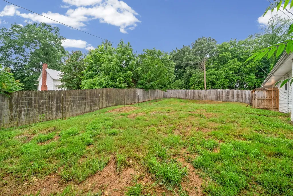 216 Mcintosh Avenue Cumberland City TN 37050