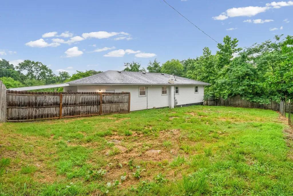 216 Mcintosh Avenue Cumberland City TN 37050