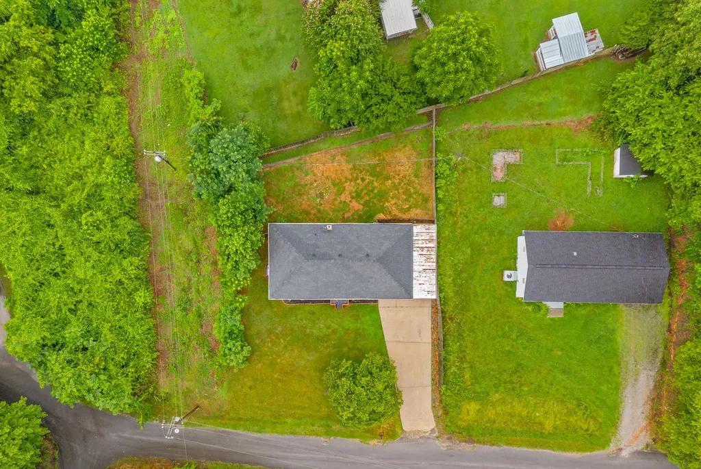 216 Mcintosh Avenue Cumberland City TN 37050