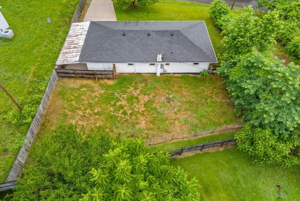 216 Mcintosh Avenue Cumberland City TN 37050