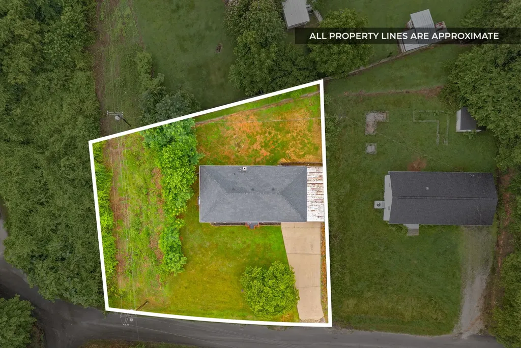 216 Mcintosh Avenue Cumberland City TN 37050