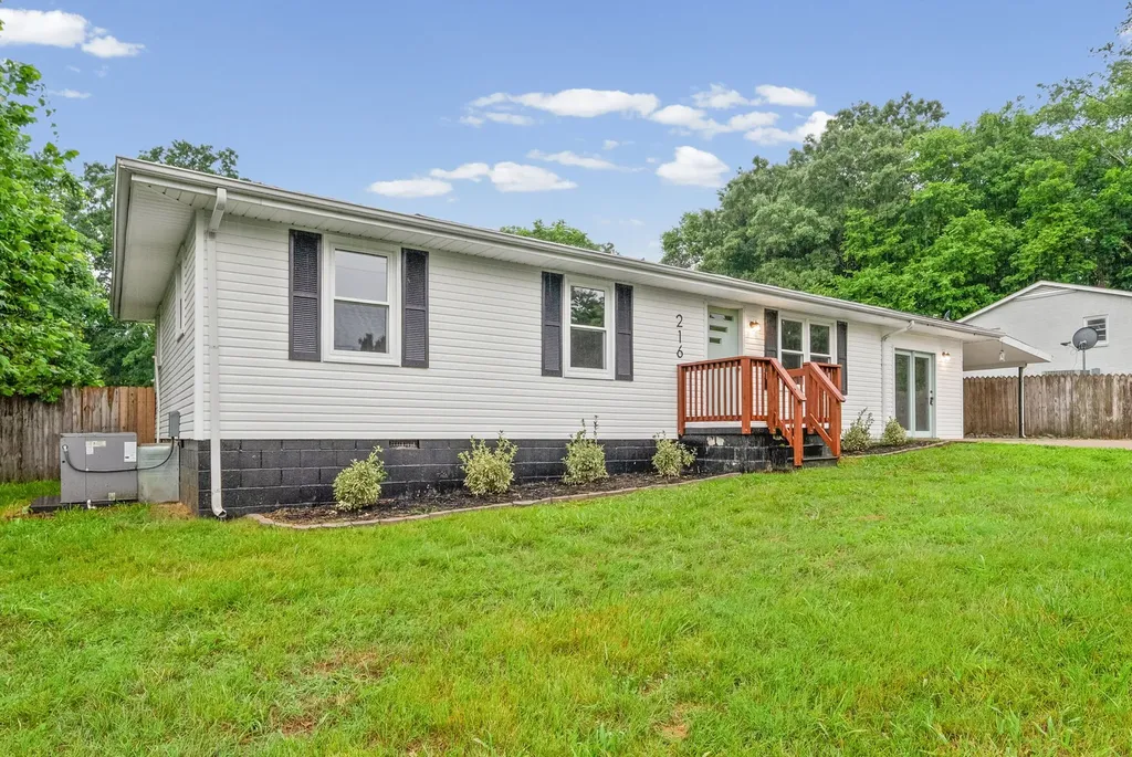 216 Mcintosh Avenue Cumberland City TN 37050