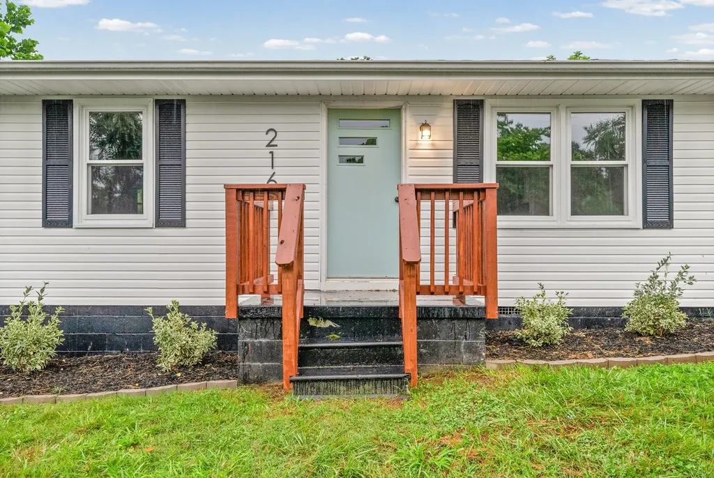 216 Mcintosh Avenue Cumberland City TN 37050