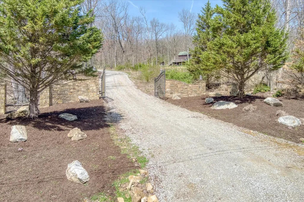 74 Black Cat Trail Rockwood TN 37854