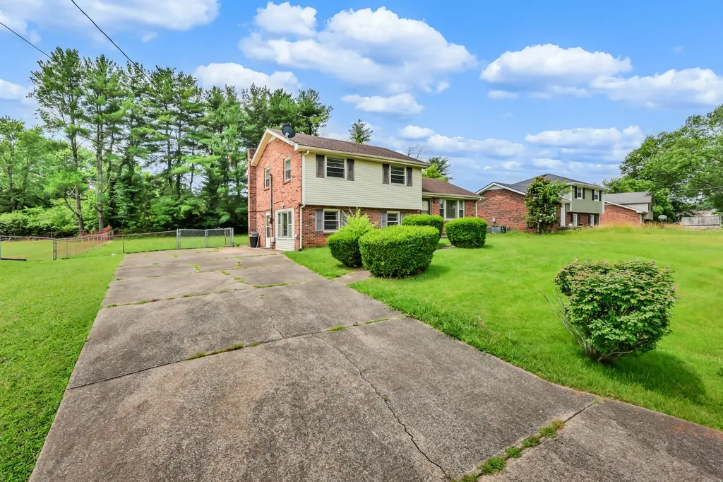 309 Dale Terrace Clarksville TN 37042