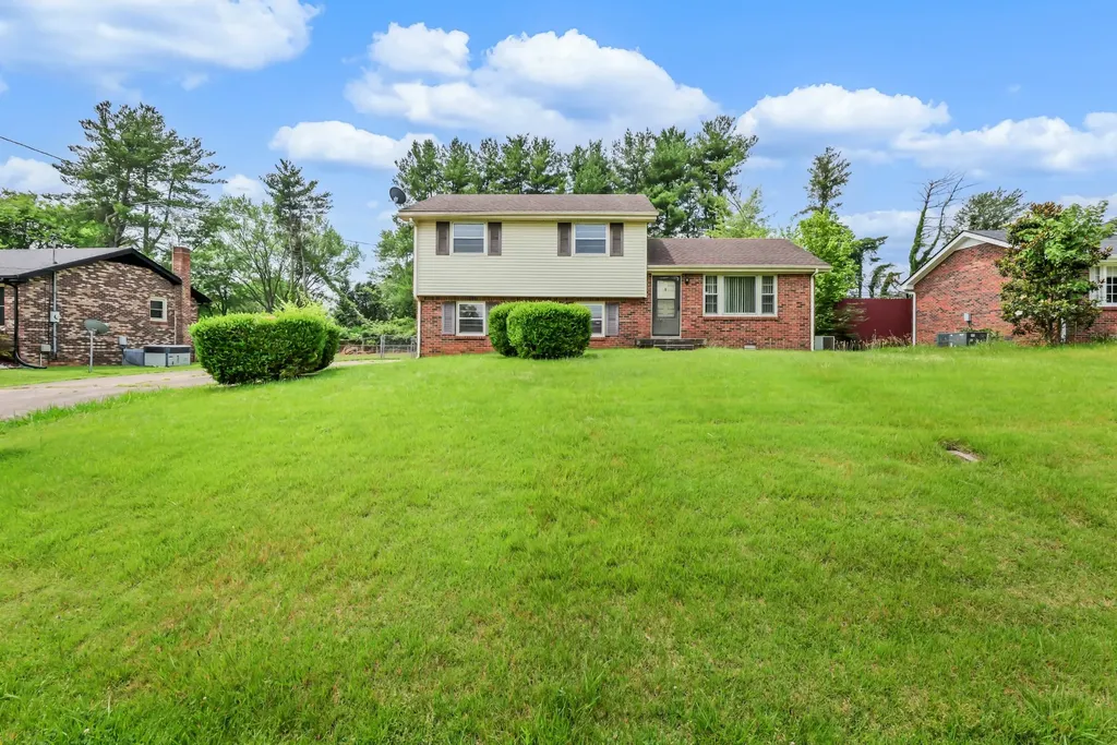 309 Dale Terrace Clarksville TN 37042