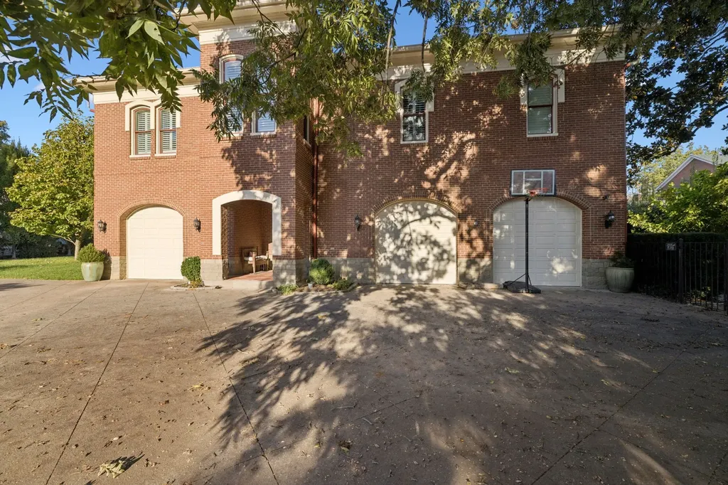 214 3rd Ave, S Franklin TN 37064