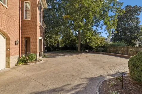 214 3rd Ave, S Franklin TN 37064