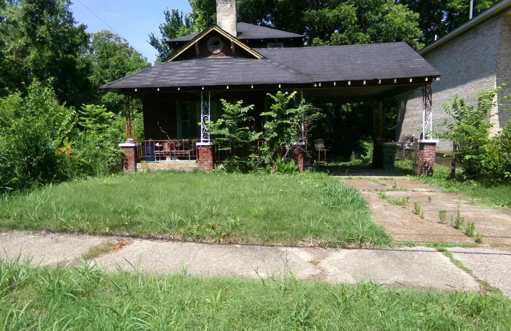 1617 Latham Street Memphis TN 38106