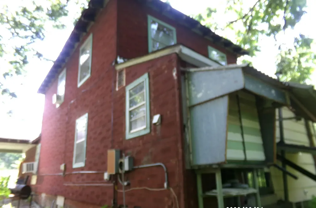 1617 Latham Street Memphis TN 38106