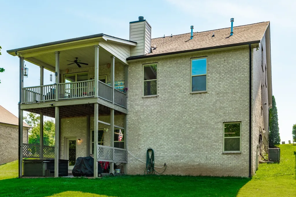 2044 Albatross Way Gallatin TN 37066