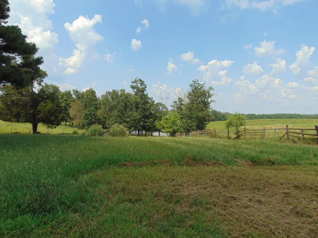 42 Oaks Road Ethridge TN 38456