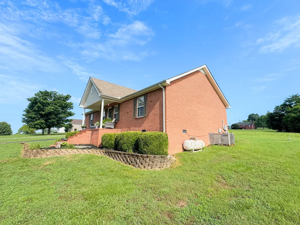 1700 Old Highway 25 Hartsville TN 37074