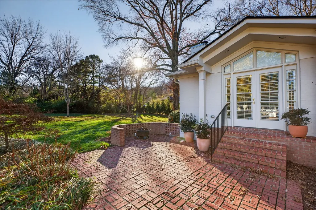 1209 Tyne Boulevard Nashville TN 37215