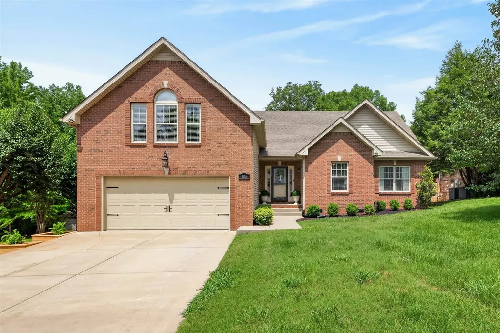 906 Douglas Lane Clarksville TN 37043