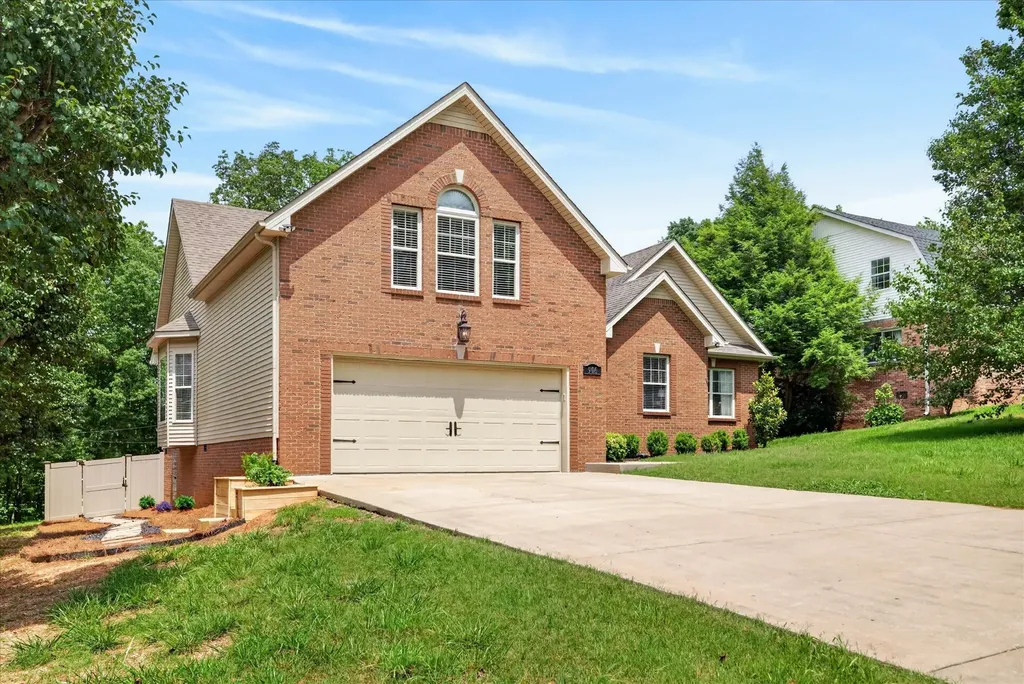 906 Douglas Lane Clarksville TN 37043