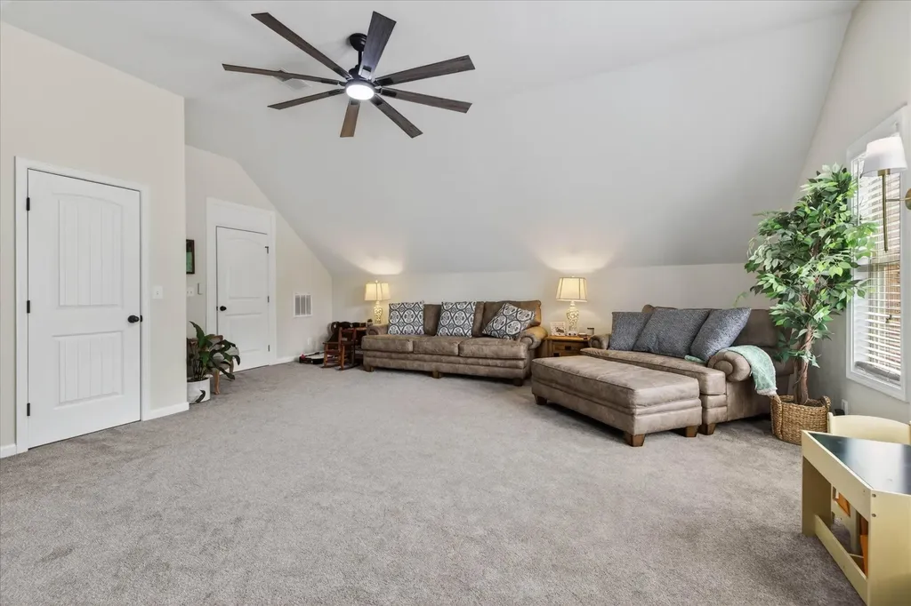 906 Douglas Lane Clarksville TN 37043