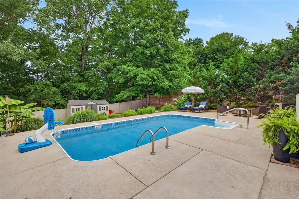 906 Douglas Lane Clarksville TN 37043