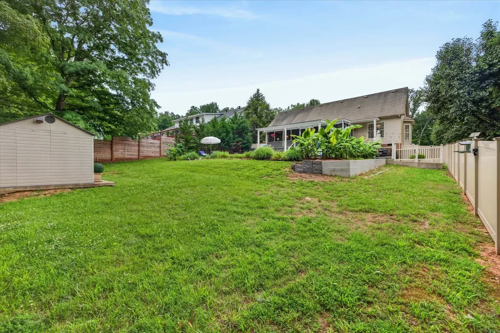 906 Douglas Lane Clarksville TN 37043