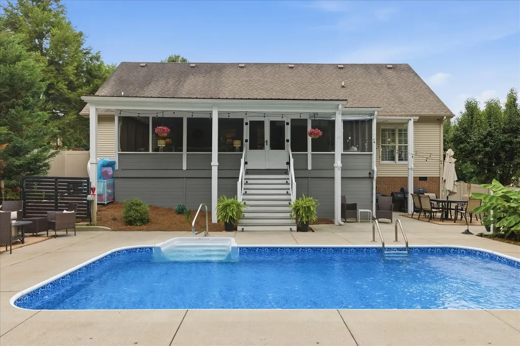 906 Douglas Lane Clarksville TN 37043
