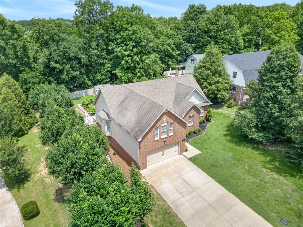 906 Douglas Lane Clarksville TN 37043