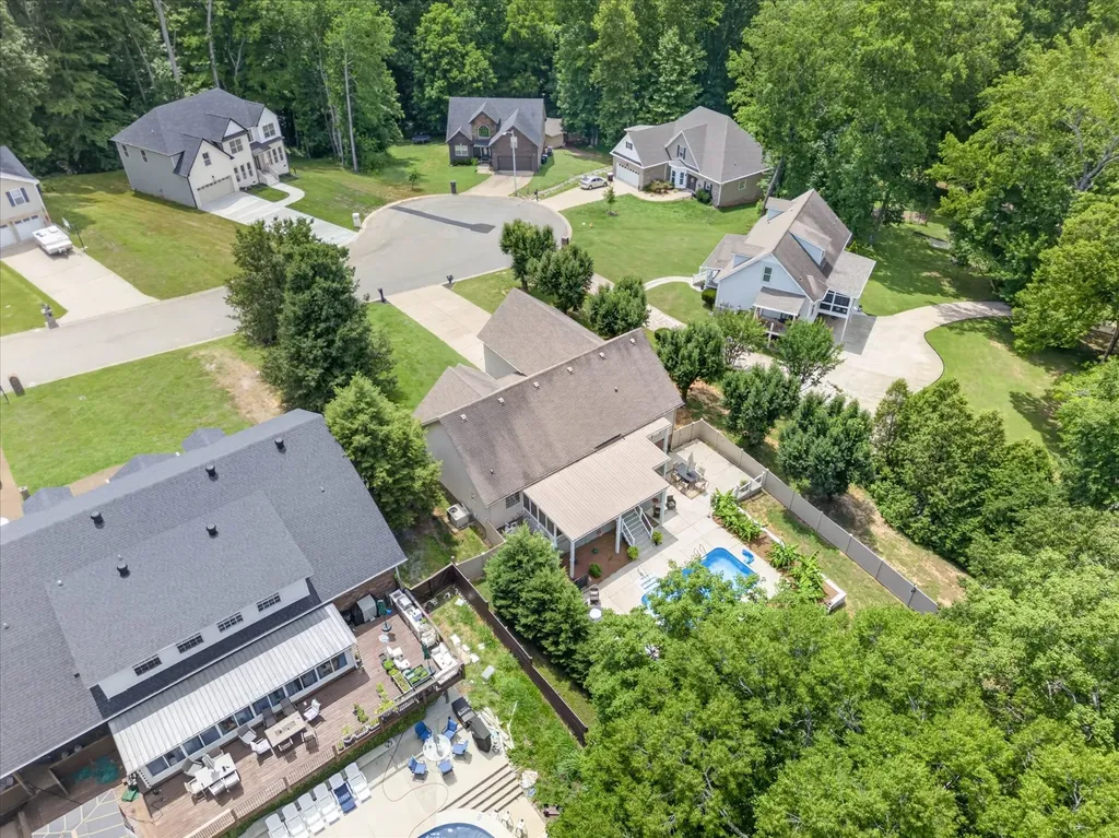 906 Douglas Lane Clarksville TN 37043