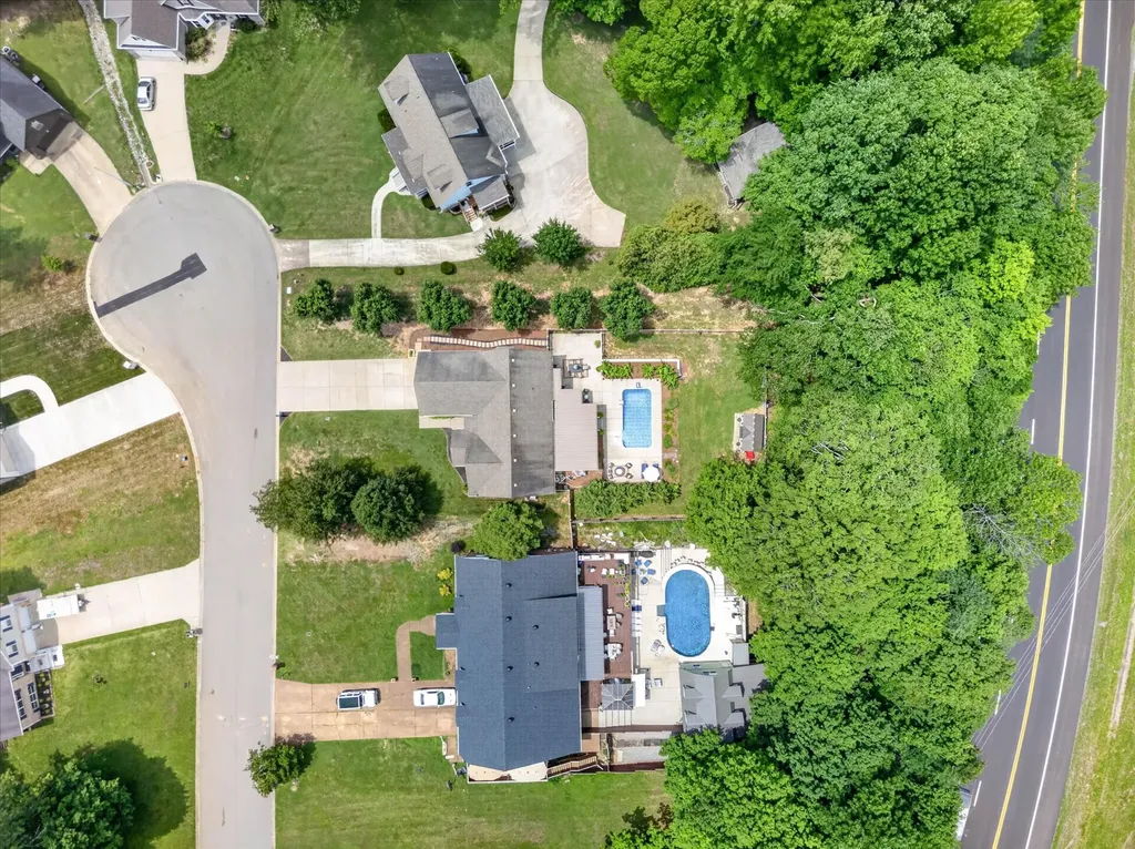 906 Douglas Lane Clarksville TN 37043