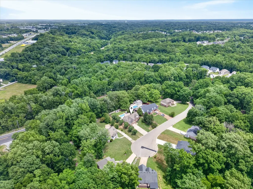 906 Douglas Lane Clarksville TN 37043