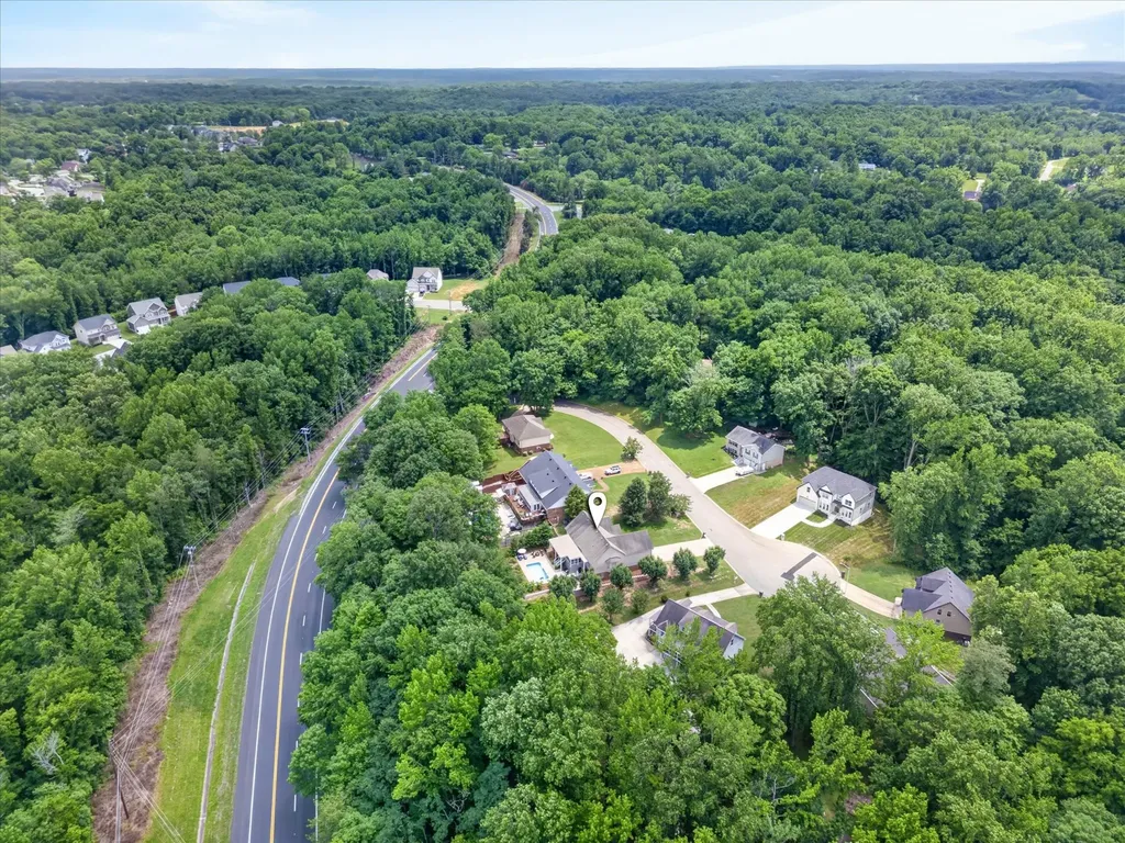 906 Douglas Lane Clarksville TN 37043