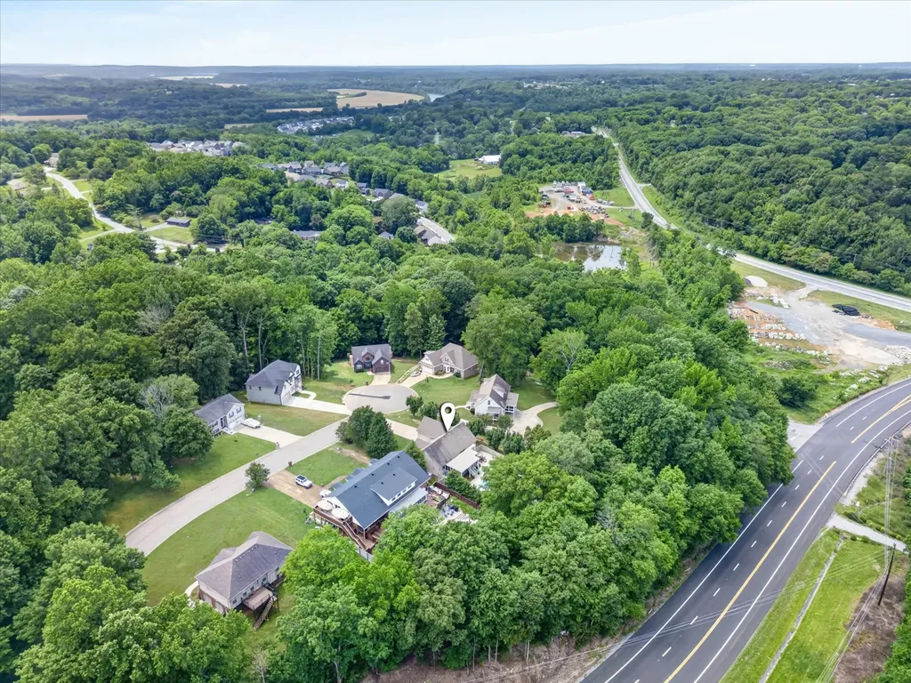 906 Douglas Lane Clarksville TN 37043