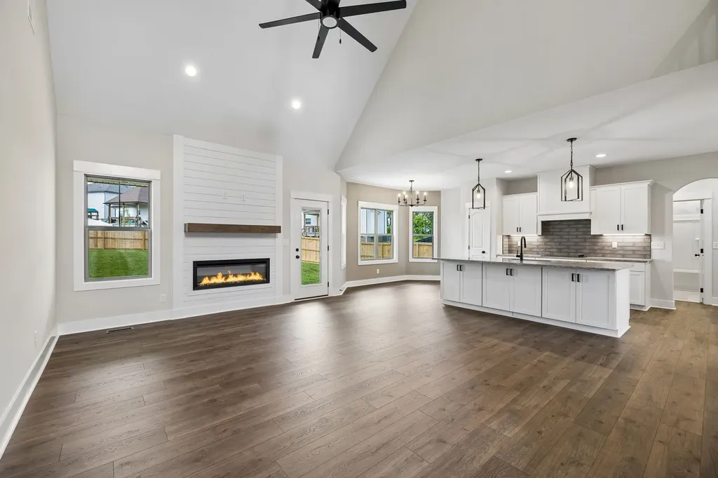 1147 Forsythia Trace Clarksville TN 37043