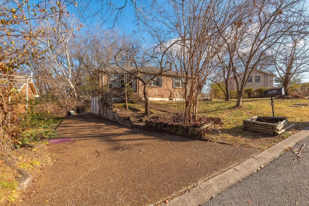 4966 Sherman Oaks Drive Nashville TN 37211