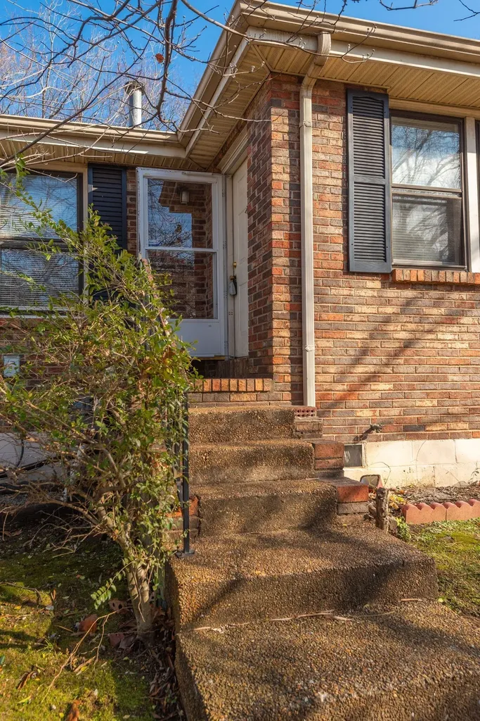 4966 Sherman Oaks Drive Nashville TN 37211