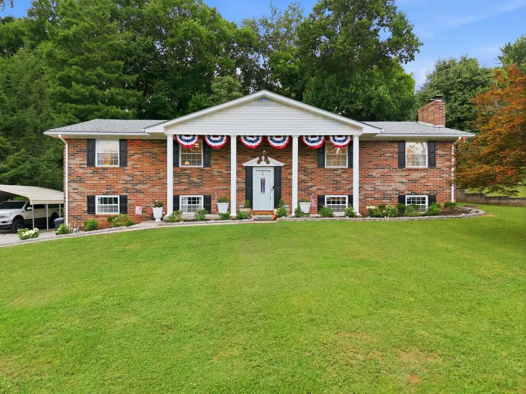 1328 Hillvale Road Louisville TN 37777