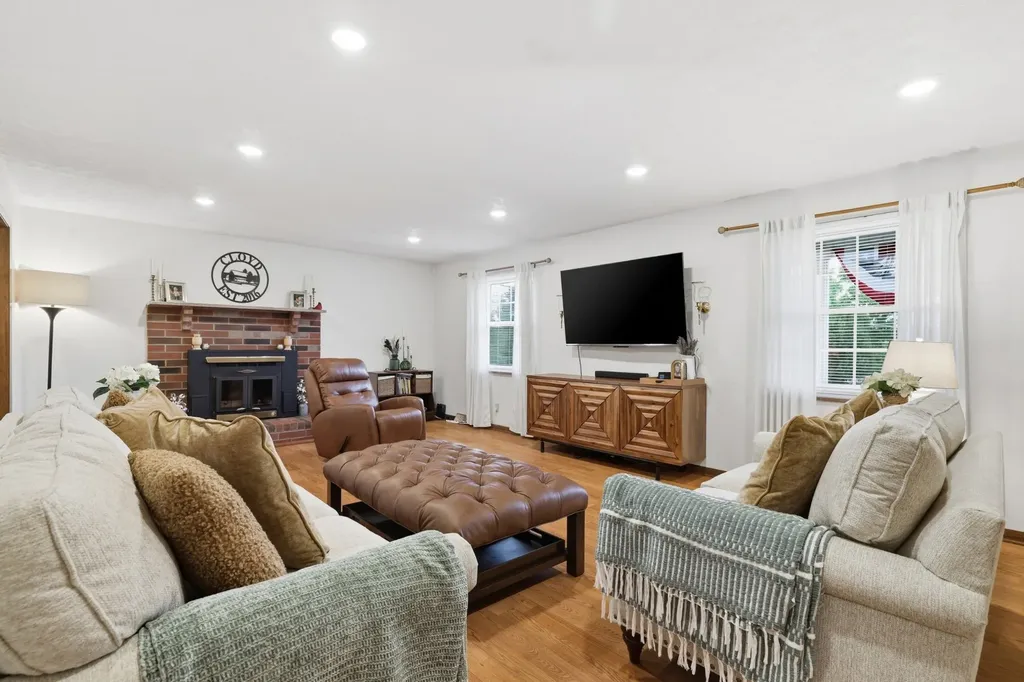 1328 Hillvale Road Louisville TN 37777