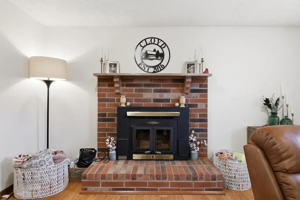 1328 Hillvale Road Louisville TN 37777