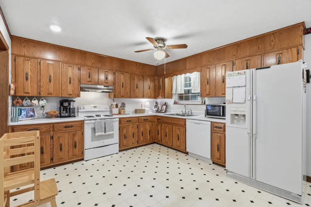 1328 Hillvale Road Louisville TN 37777