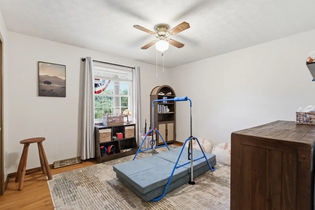 1328 Hillvale Road Louisville TN 37777