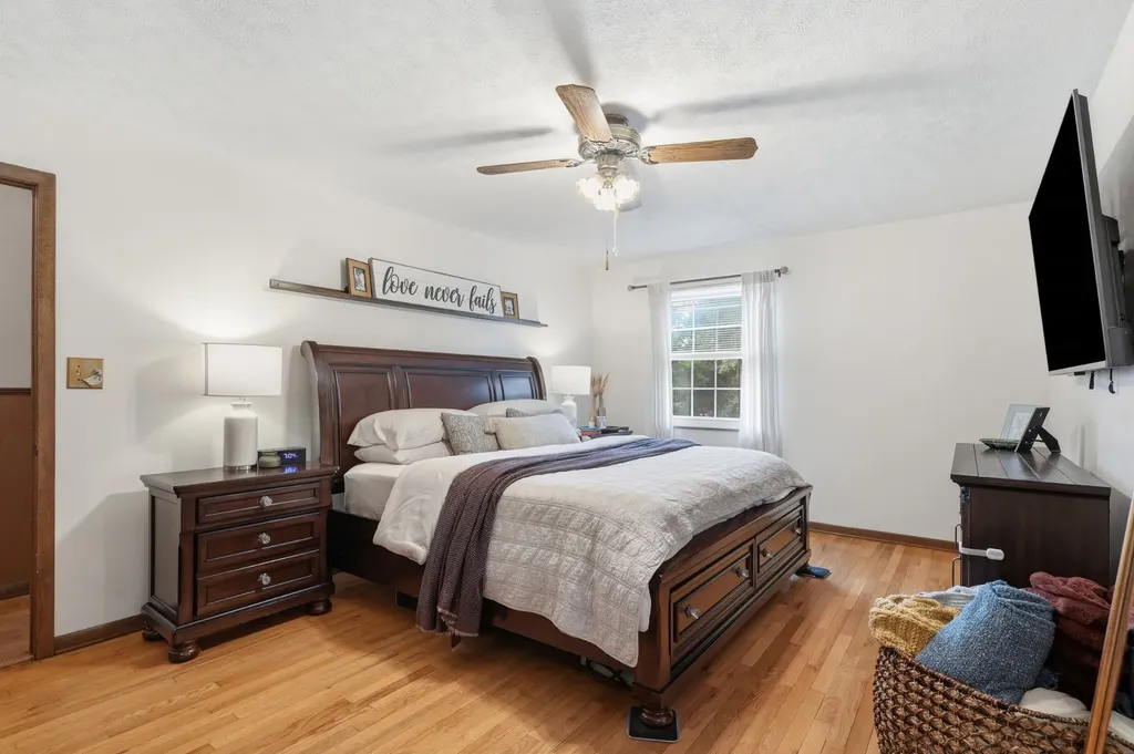 1328 Hillvale Road Louisville TN 37777